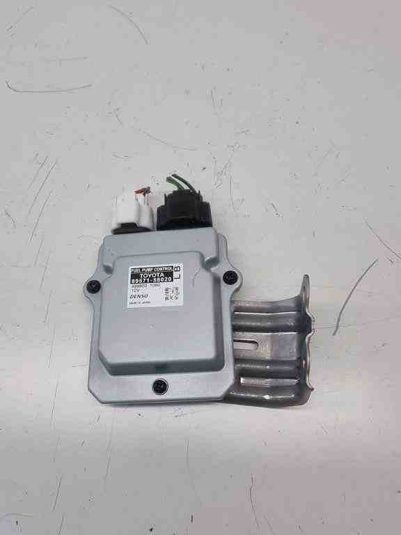 LEXUS RX 4 generation (2015-2024) Contrôle de la pompe à carburant 8957158020 32425401