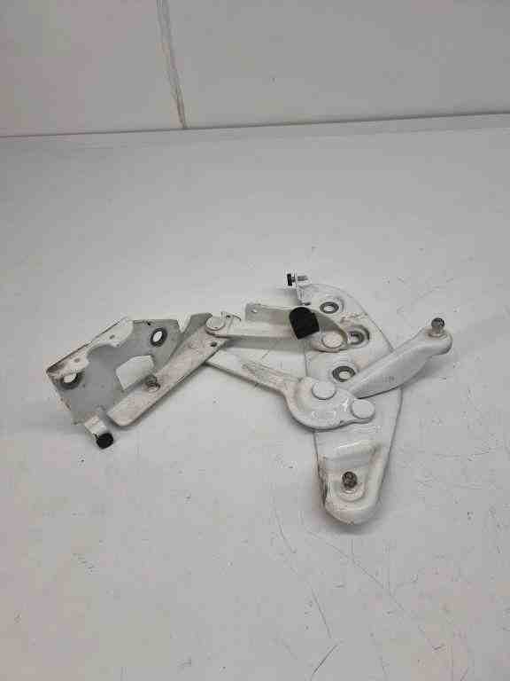 BENTLEY Continental Петля капота передняя правая 3W0823302 32430781