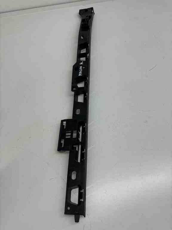 PORSCHE Macan 1 generation (2013-2023) Sideskirt Bracket 95B853537 32434536