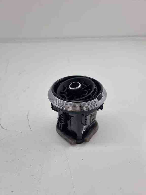 AUDI Q2 1 generation (2016-2024) Center console air vents 81a820901 32438231