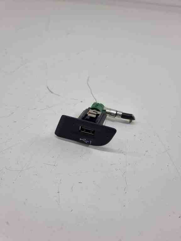 AUDI Q2 1 generation (2016-2024) USB 81c035726 32438245
