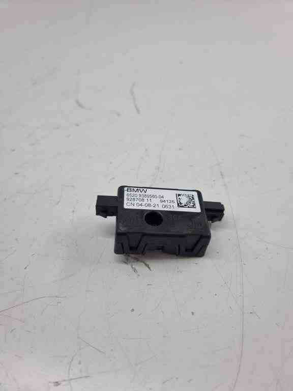 BMW 5 Series G30/G31 (2016-2023) Bootlid Antenna Amplifier 928708 32438623