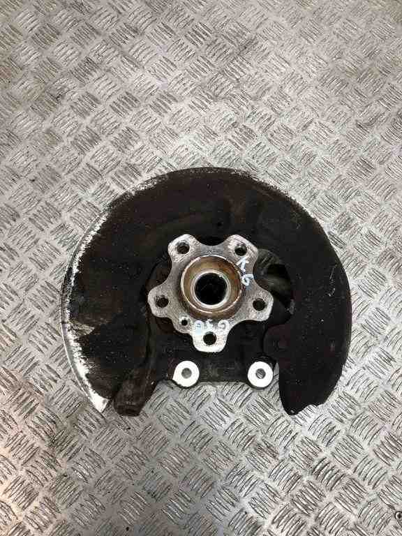 BMW 5 Series G30/G31 (2016-2023) Rear Left Wheel Hub 6866333 32441631