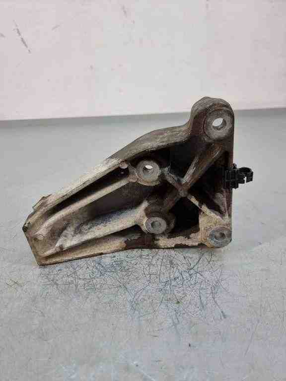 BMW 3 Series F30/F31 (2011-2020) Labais motora stiprinājums 6788609 32441647