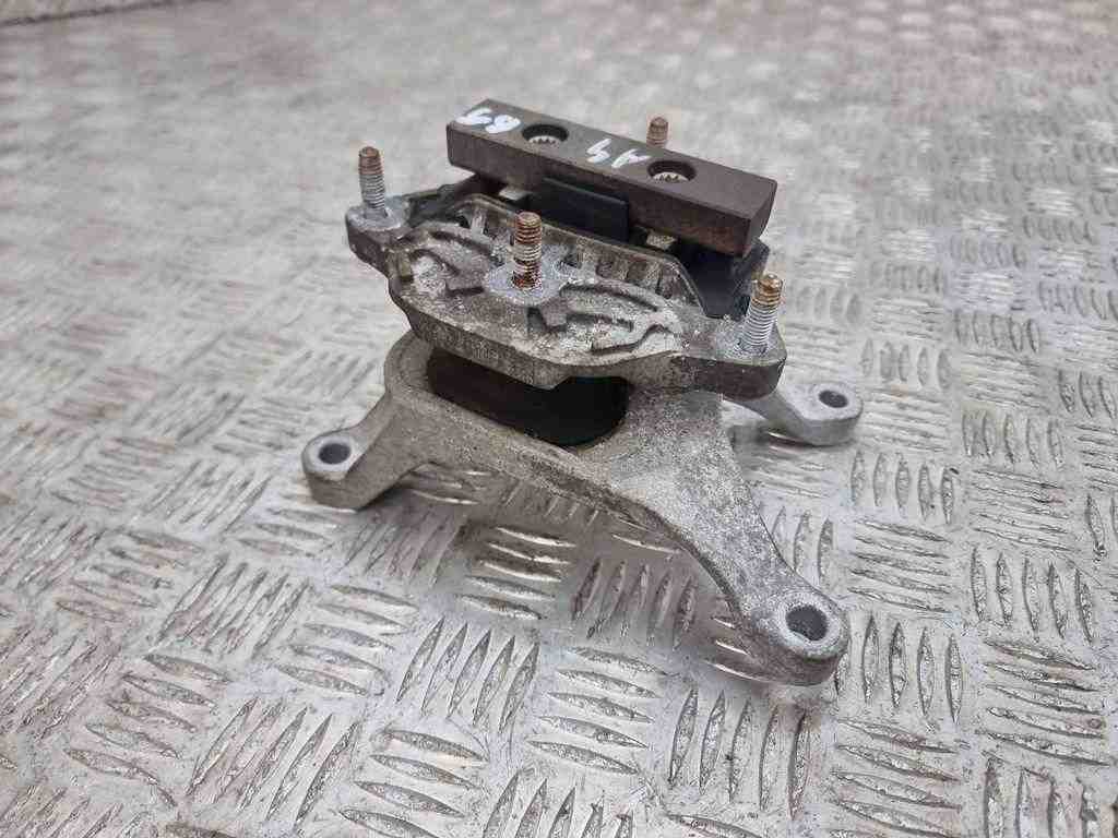 AUDI A4 B9/8W (2015-2024) Подушка коробки передач 8w0399292b,8w0399118c 32442804