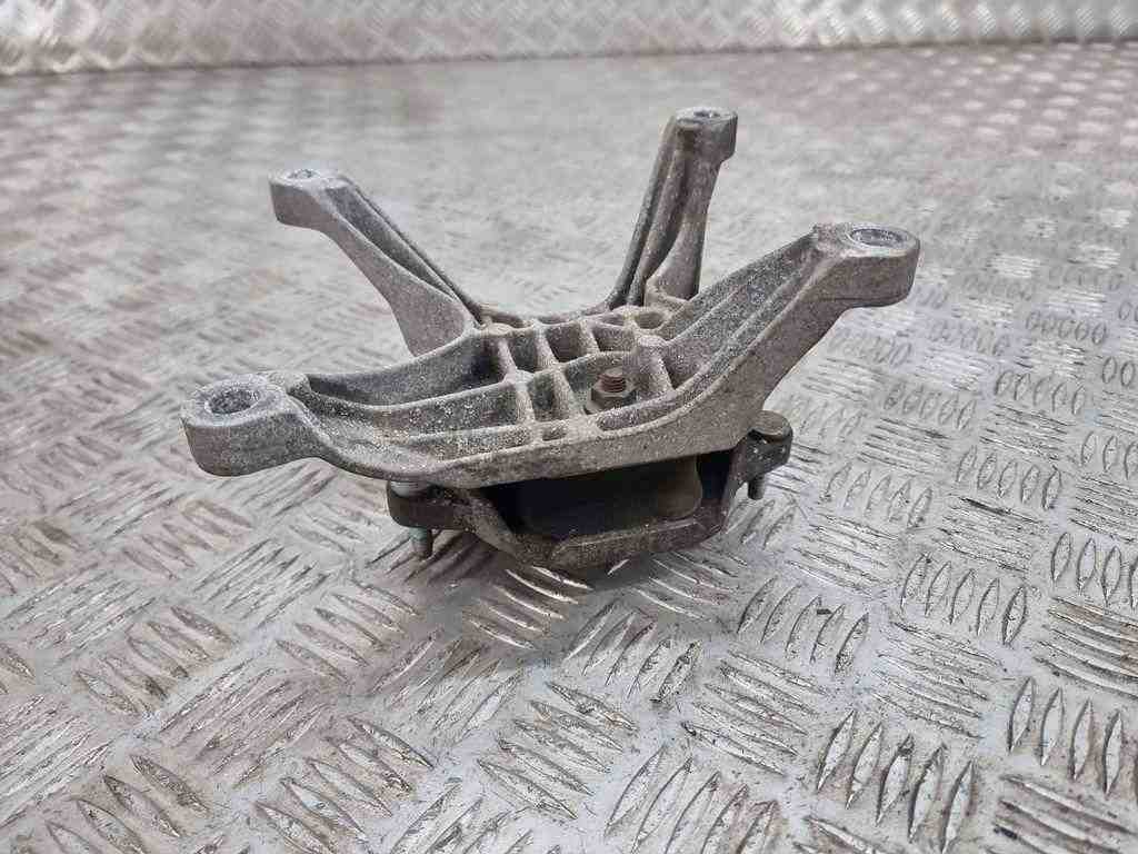 AUDI A4 B9/8W (2015-2024) Подушка коробки передач 8w0399292b,8w0399118c 32442804