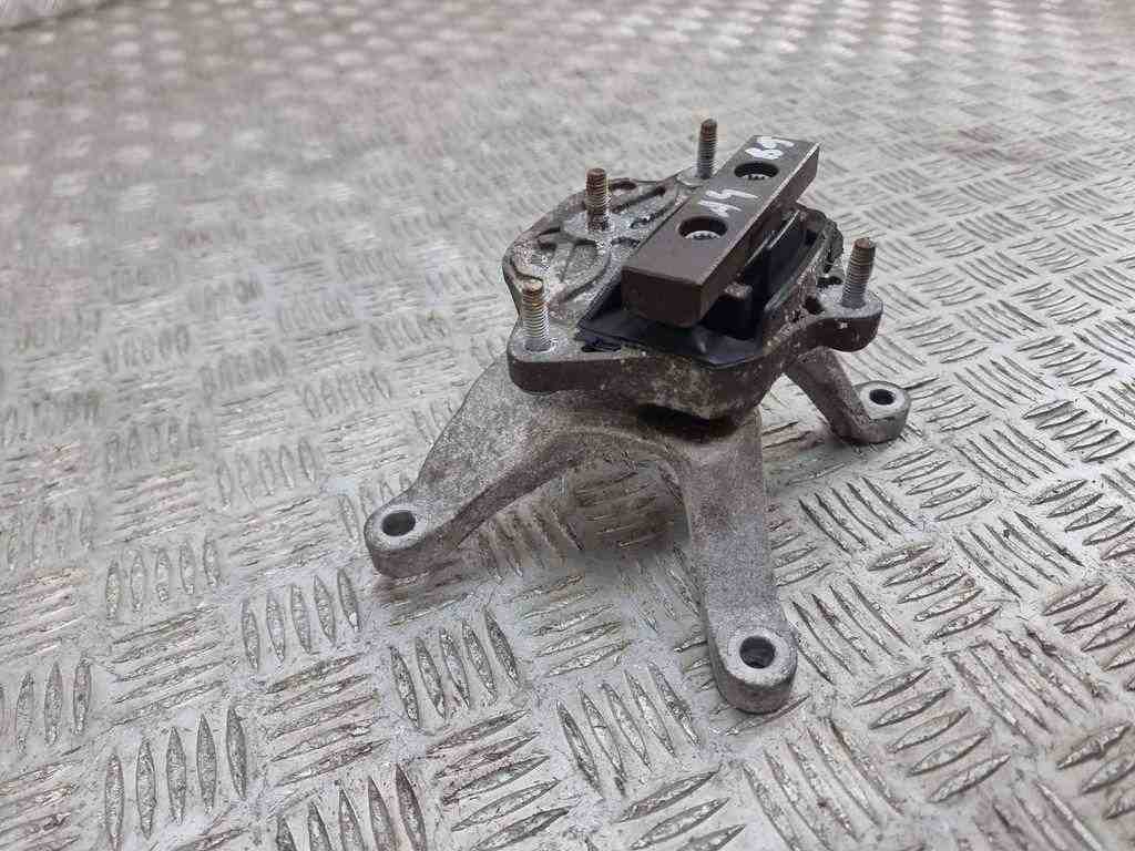 AUDI A4 B9/8W (2015-2024) Подушка коробки передач 8w0399292b,8w0399118c 32442804