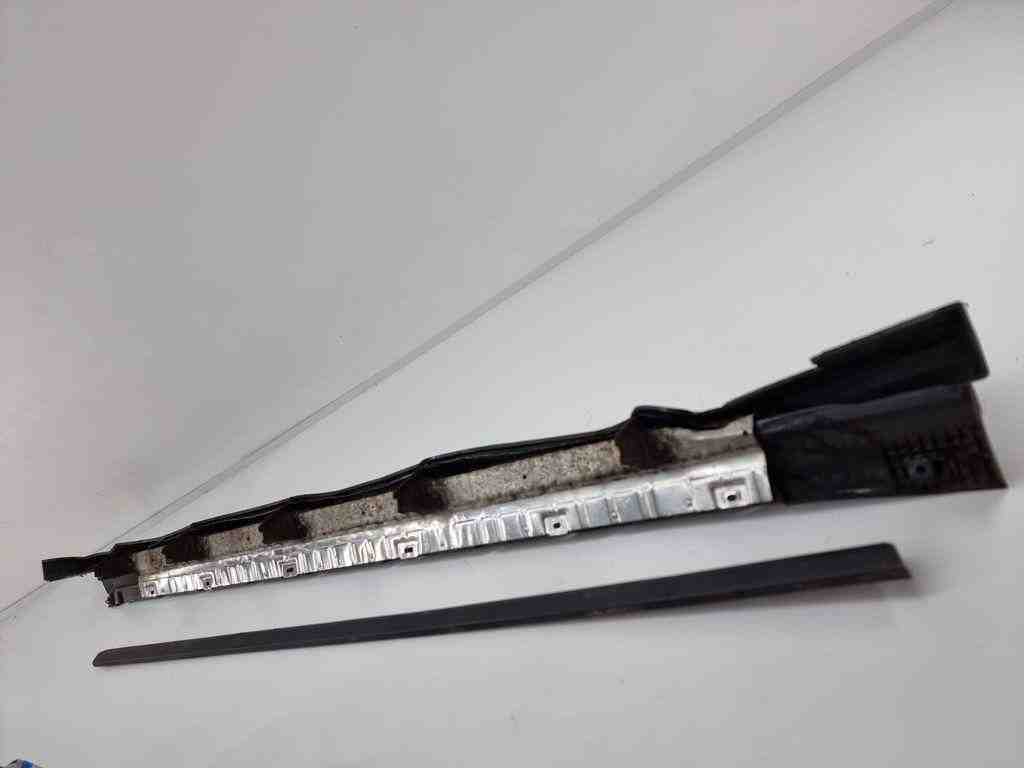 KIA Sorento 2 generation (2009-2021) Kreisās puses dekoratīvā plastmasas sliekšņu uzlika Um007001020 32444537