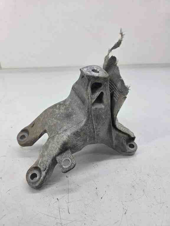 AUDI A5 8T (2007-2016) Engine Bracket Right Side 32445019
