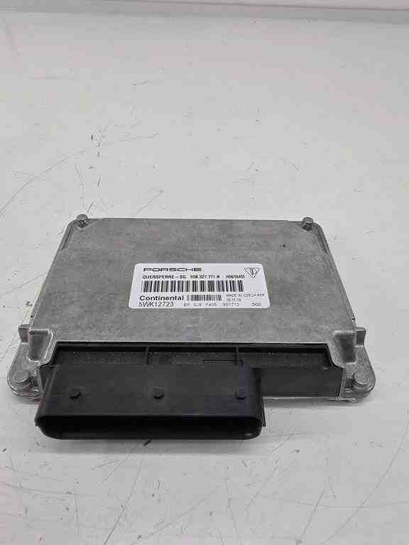 PORSCHE Macan 1 generation (2013-2023) Rear Left Door Window Molding 95B927771N 32445085
