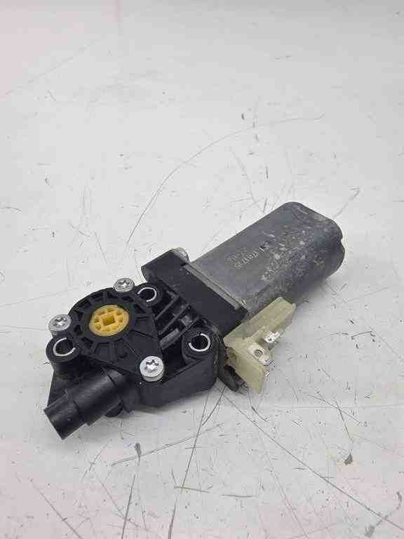 PORSCHE Macan 1 generation (2013-2023) Front Left Seat Control Motor 0390203389 32445131
