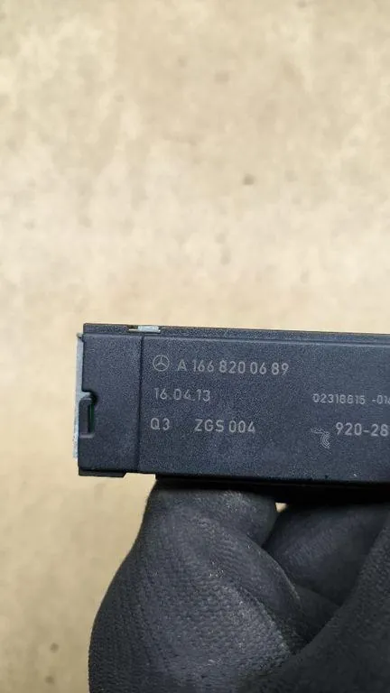Zgs 004 ZGS004, Антенен усилвател с капак на багажника, 20 оферти, цена от 3 EUR