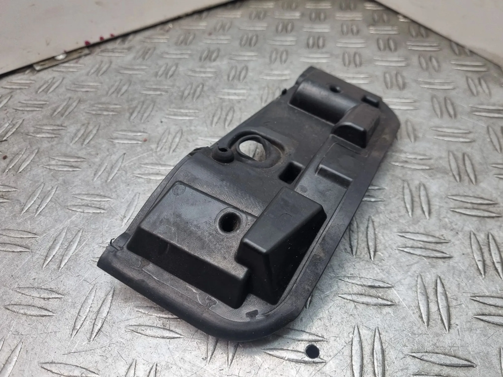 58650910, Engine Compartament Parts, 20 offers, price from 2.8 EUR