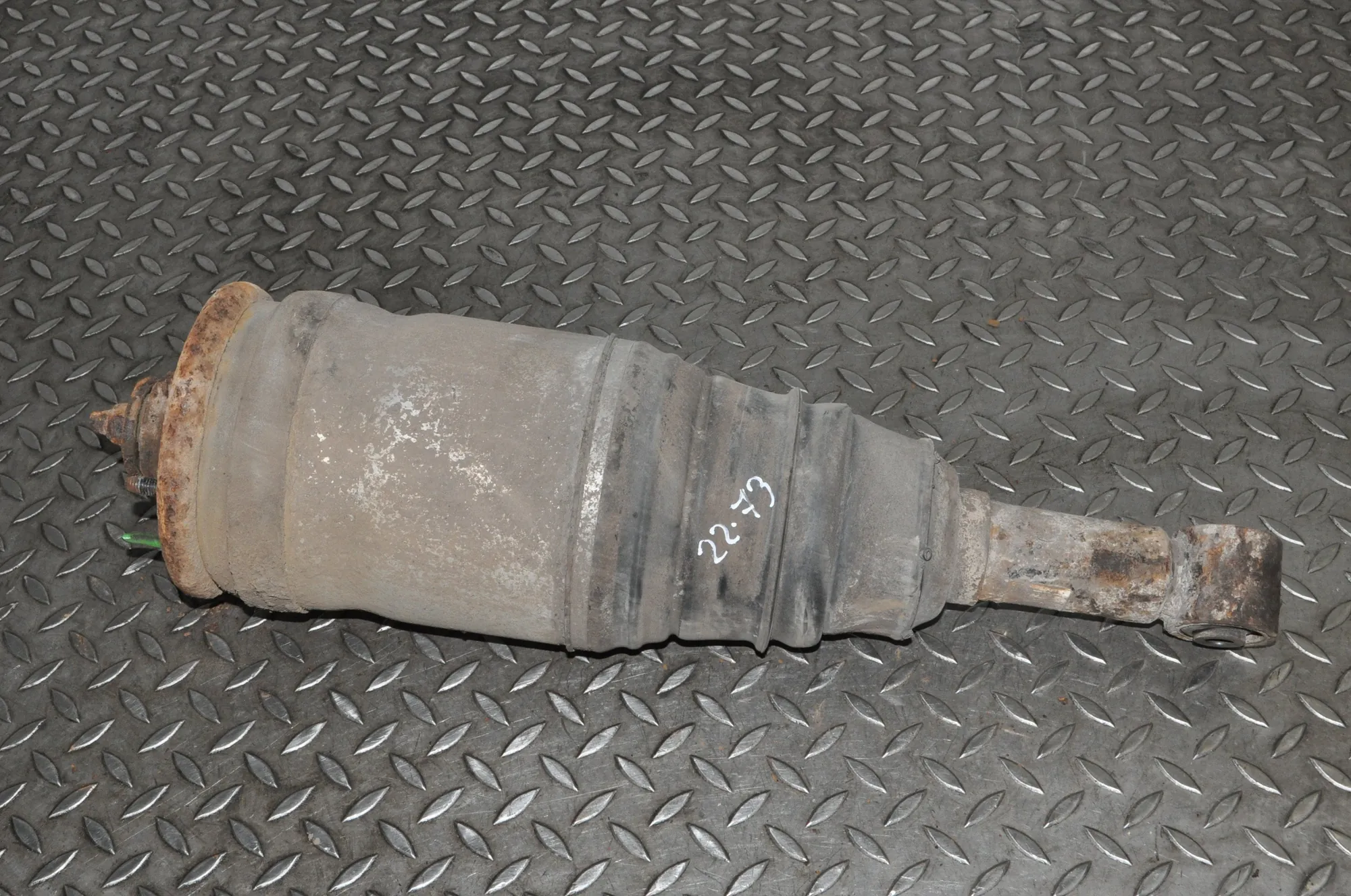 AH22-18W, Rear Left Air Shock Absorber, 1 offers, price from 63 EUR