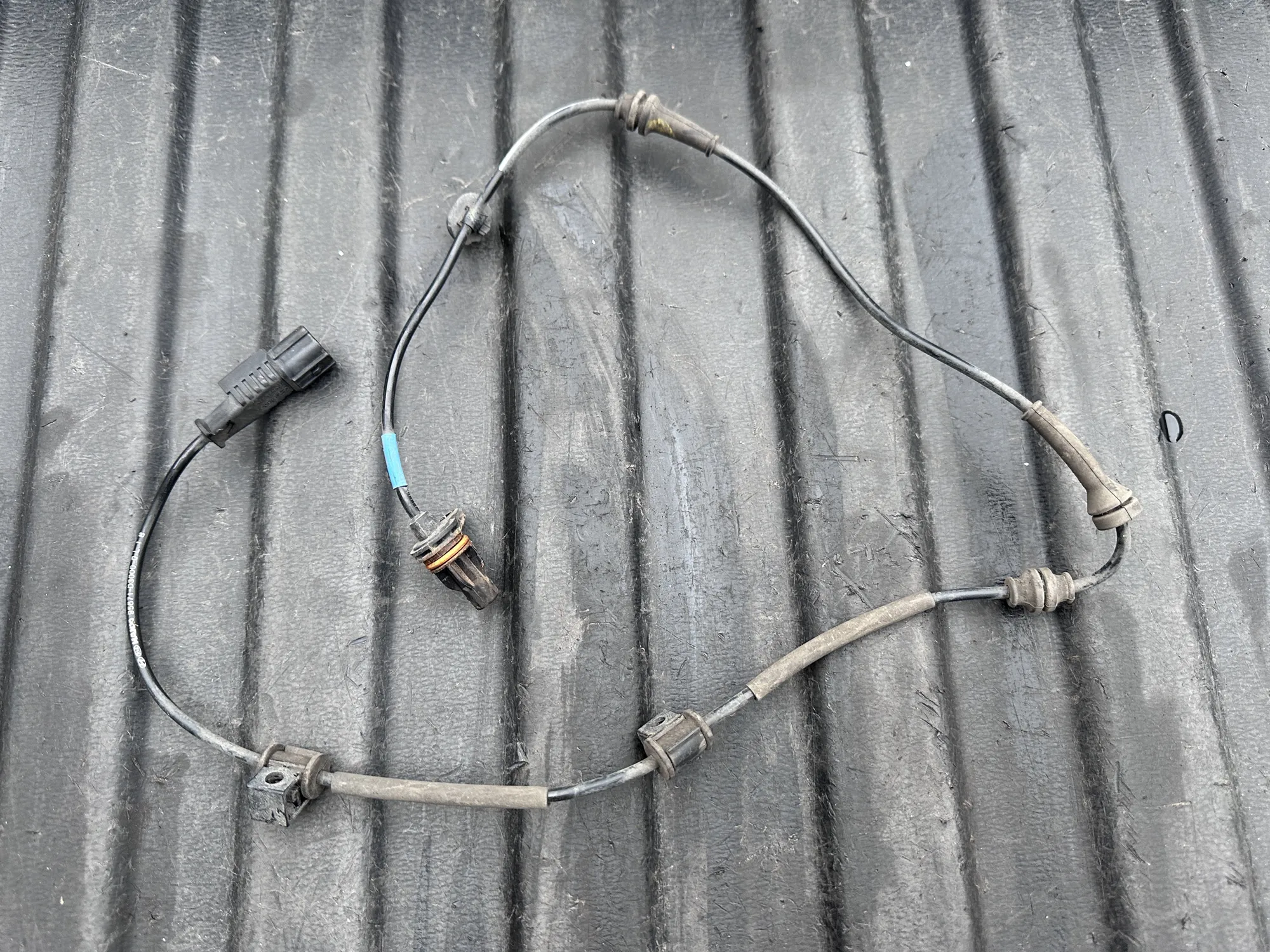 95671-D3000, Front Right ABS Sensor, 4 offers, price from 29 EUR