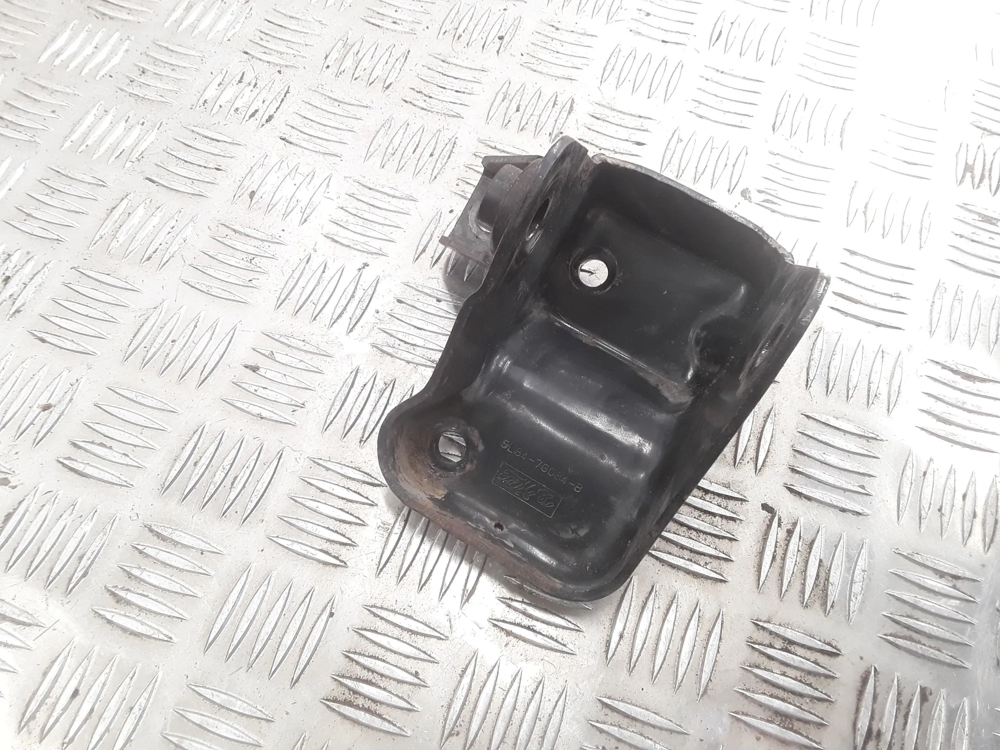 5L847G034B, Right Side Engine Mount, 1 offers, price from 69.99 EUR